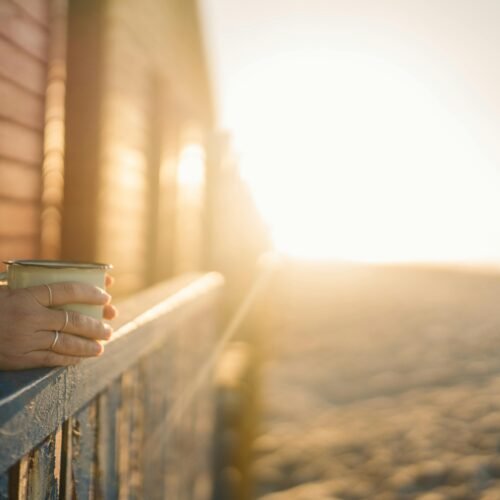 MINDFUL MORNINGS: HOW TO START YOUR DAY WITH INTENTIONAL CHOICES